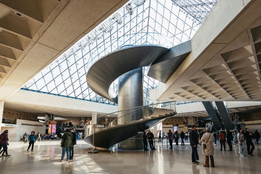 Paris: Louvre Museum Entry Ticket With Host and River Cruise - Meeting the host at Benlux