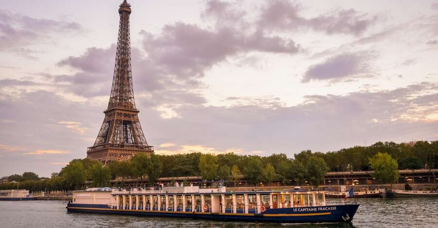 Paris: Romantic Cruise with 3-course Dinner on Seine River - Seating, views, music, and service