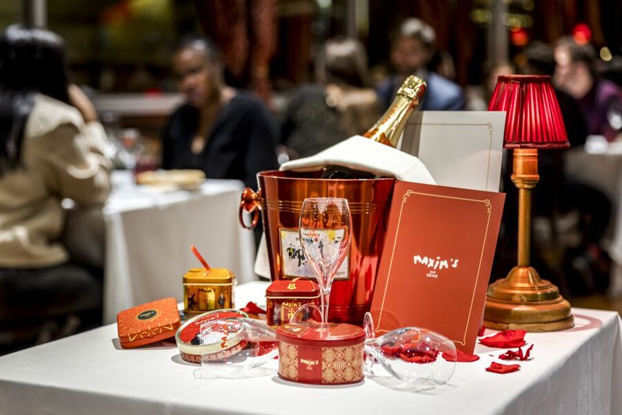 Paris: Seine River Cruise with 3-Course Dinner & Live Music - Boarding at Port de Solférino