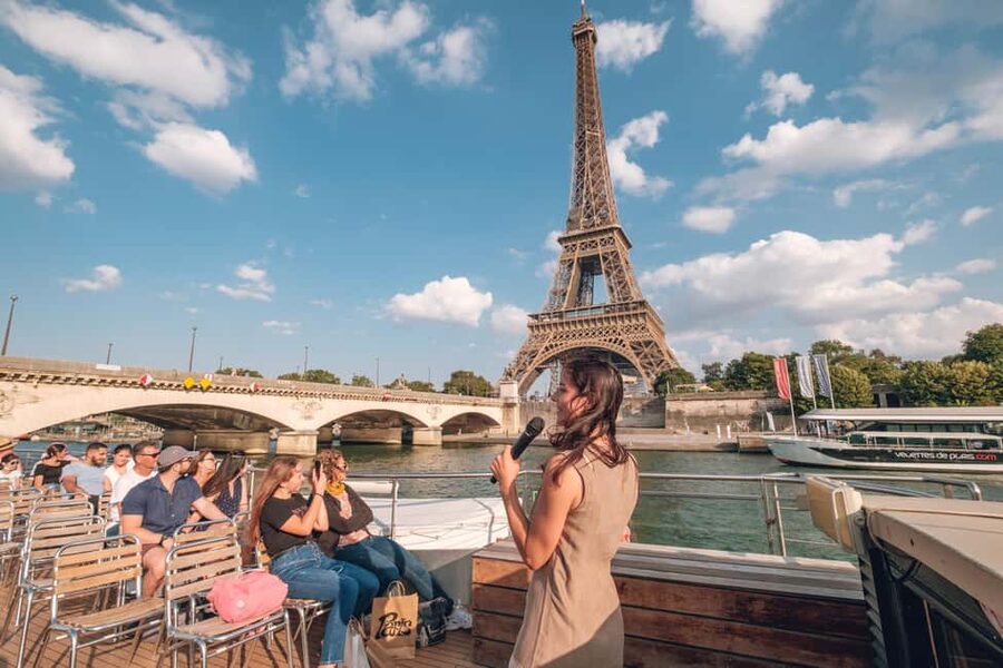 Paris: Seine River Cruise with Champagne from Eiffel Tower - Key points to know before boarding