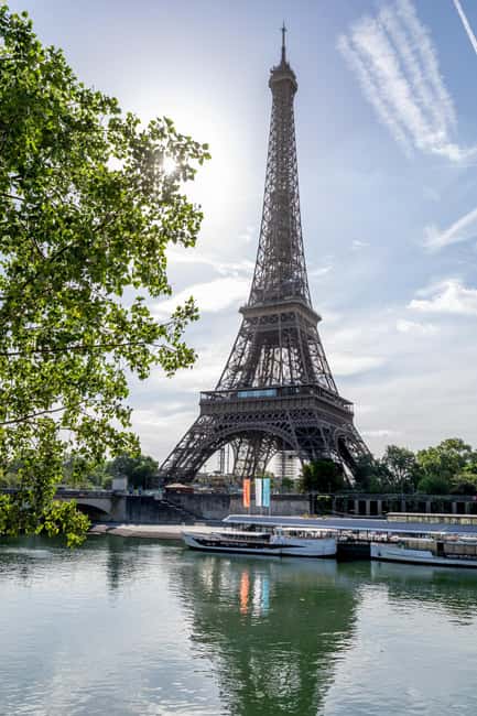 Paris: Seine River Cruise with Champagne from Eiffel Tower - The Eiffel Tower and Les Invalides