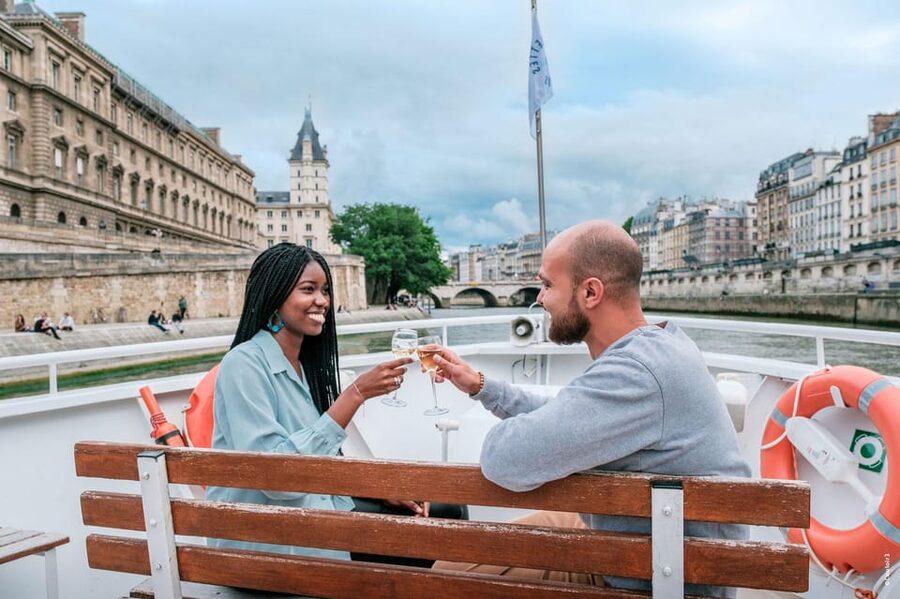 Paris: Seine River Cruise with Champagne from Eiffel Tower - Place de la Concorde and the Grand Palais