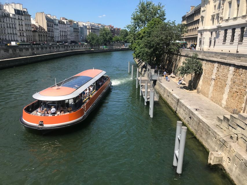 Paris: Seine River Panoramic Cruise - Audio guide or quiet sightseeing?