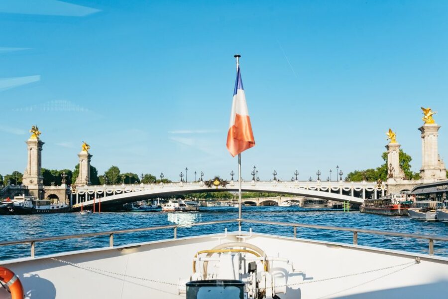 Paris: Seine River Panoramic Views Dinner Cruise - The Eiffel Tower from the river