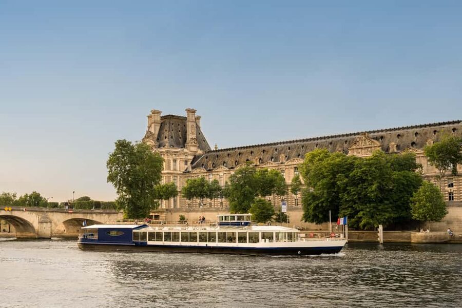 Paris: Seine River Panoramic Views Dinner Cruise - Starting at Pont de Bir-Hakeim and Île aux Cygnes
