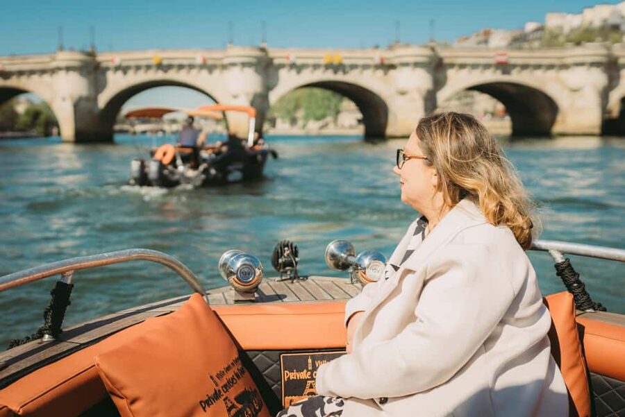 Paris: Seine River Private Cruise - Standard boat or larger boat?