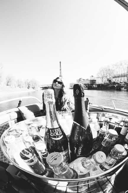 Paris: Seine River Private Cruise - The Paris Statue of Liberty and the first river views