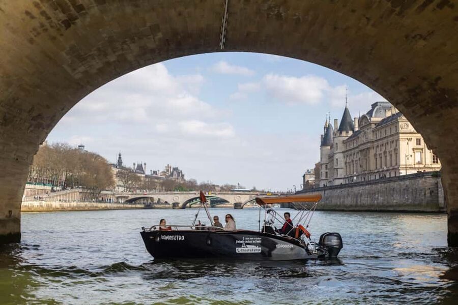 Paris: Seine River Private Cruise - Pont Alexandre III and Musée d’Orsay