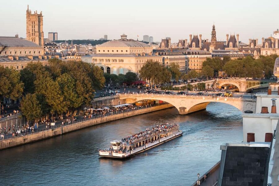 Paris: Seine River Sightseeing Cruise by Bateaux Mouches - Conciergerie, bridges, and the medieval heart of Paris