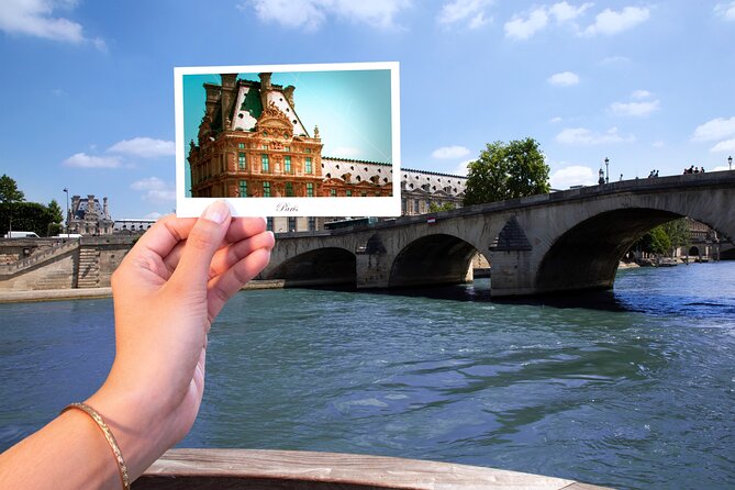 Paris Seine River Sightseeing Cruise with Commentary by Bateaux Parisiens - Audio commentary and what the boat feels like