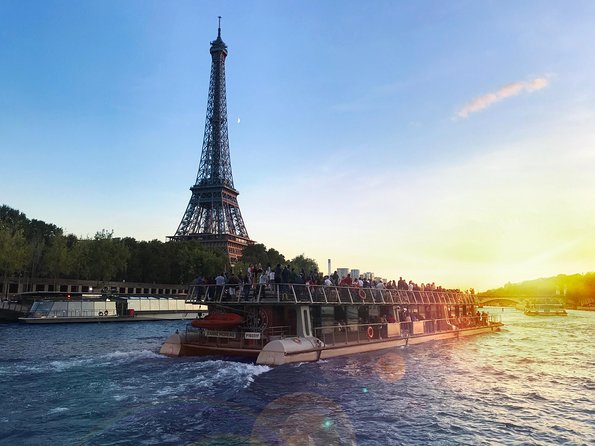 Paris Seine River Sightseeing Cruise with Commentary by Bateaux Parisiens - Queue strategy, crowds, and mobility