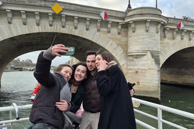 Paris Seine River Sightseeing Guided Cruise Vedettes du Pont Neuf - Why a Seine cruise works so well in Paris