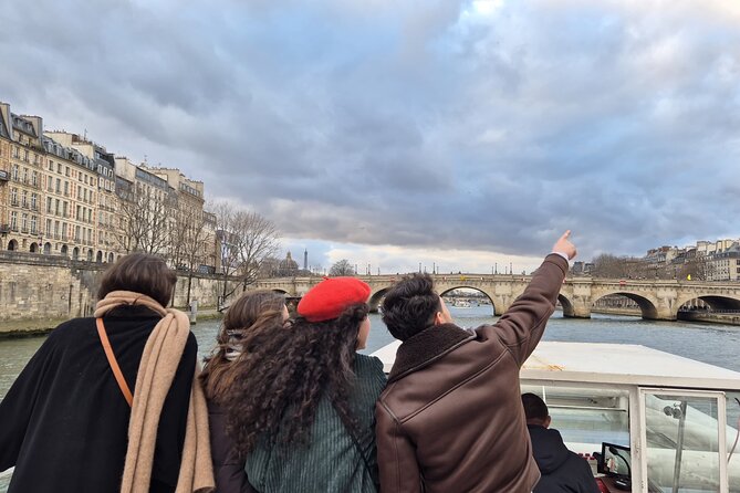Paris Seine River Sightseeing Guided Cruise Vedettes du Pont Neuf - Hôtel de Ville and the Right Bank