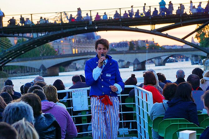 Paris Seine River Sightseeing Guided Cruise Vedettes du Pont Neuf - Finding Square du Vert-Galant below Pont Neuf