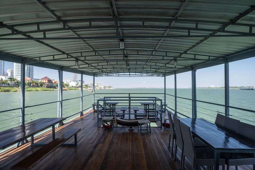 Phnom Penh: Mekong Sunset Dinner Cruise with Live Music - Live Khmer music makes the ride feel local
