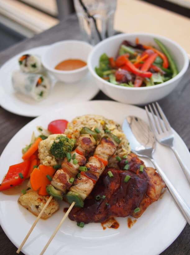 Phnom Penh: Mekong Sunset Dinner Cruise with Live Music - Is $9 good value for Phnom Penh?