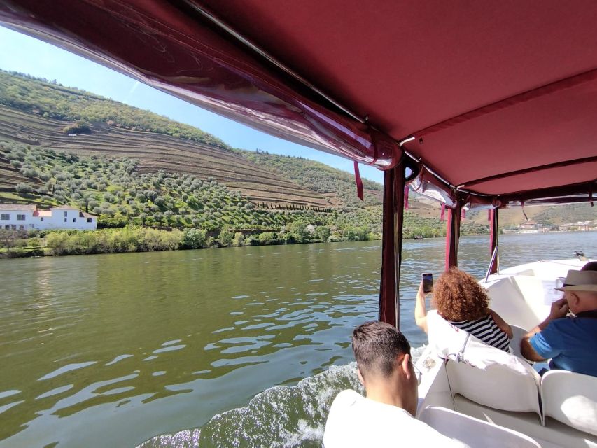 Pinhão: Douro River 50-min Boat Trip with Port Wine - Quinta da Roeda and the changing slopes