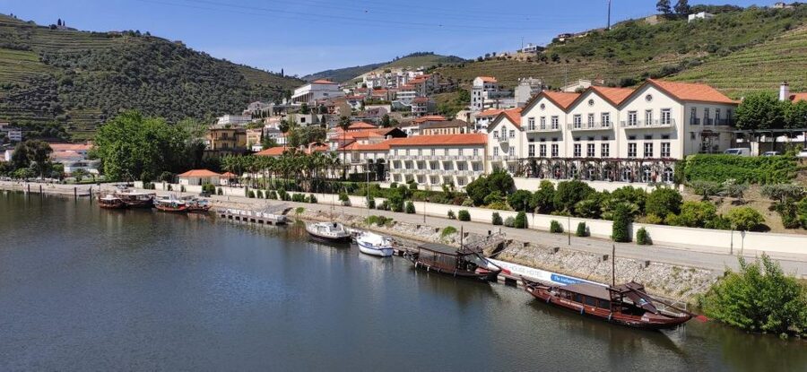 Pinhão: Douro River 50-min Boat Trip with Port Wine - Quinta da Romaneira and Quinta das Carvalhas