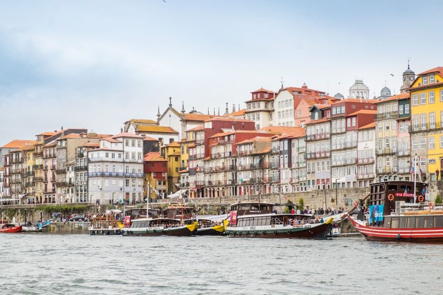Porto: City Train Tour, River Cruise & Wine Cellar - Starting beside Porto Cathedral