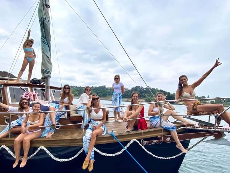 Porto: Douro Classic Boat Tour - Four more bridges and a changing view of Gaia