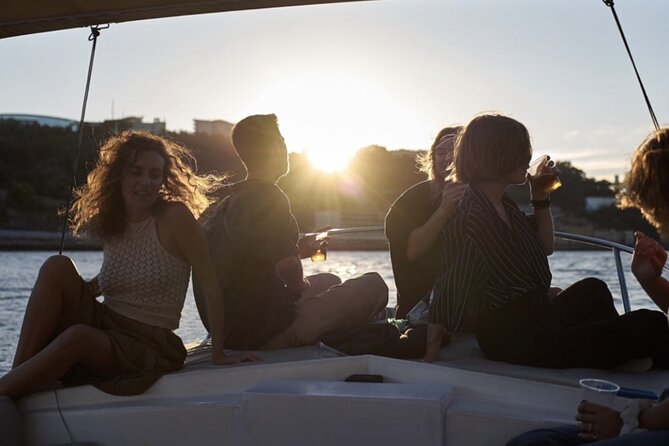 Porto: Douro River Boat Cruise with Port Wine and Snacks - Crossing to Vila Nova de Gaia