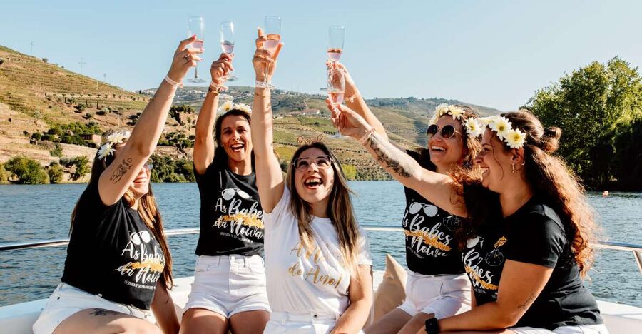 Porto: Douro Valley Full-Day Boat, Train, and Lunch Tour - The first viewpoint gives you the big picture