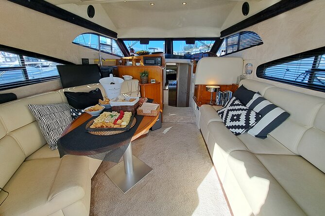 Porto: Luxury Yacht Cruise on the Douro River and Estuary Reserve - The second hour: quiet water at the Douro Estuary Reserve