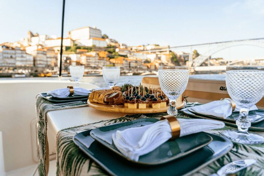 Porto: Private Boat Tour in Douro River - Ribeira Square and the Dom Luís I Bridge