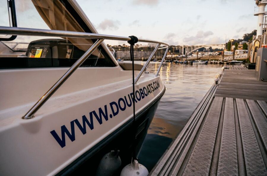Porto: Private Boat Tour in Douro River - Arrábida Bridge and the first river views