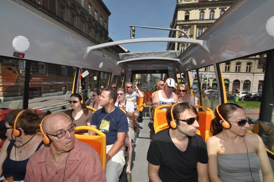 Prague: Big Bus Hop-on Hop-off, Castle Tour and River Cruise - Red route: practical transport to Prague Castle