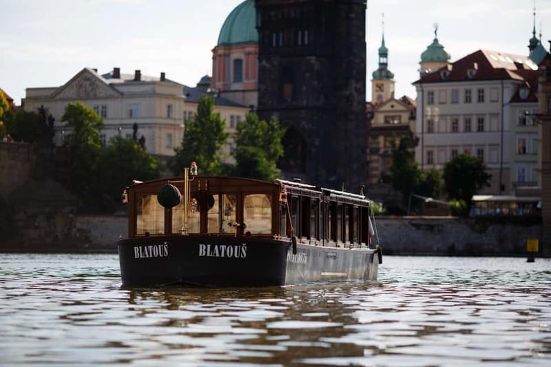 Prague: Canal Cruise Around Charles Bridge - Key points to know before you go