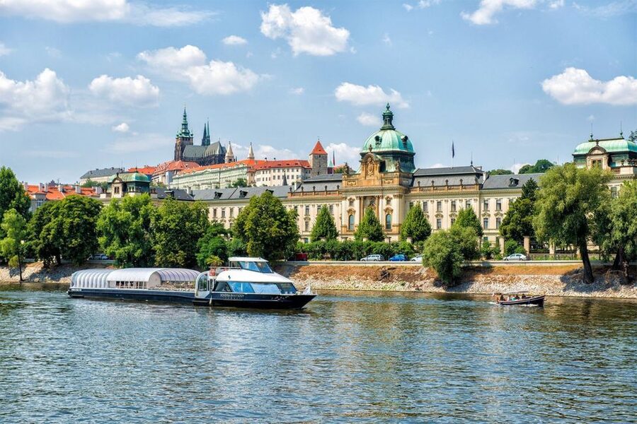 Prague: Evening Vltava River Eco Cruise with Prosecco - What this Prague boat trip is really like