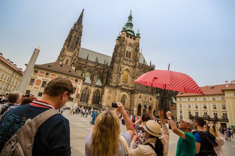 Prague: Guided Bus & Walking Tour with River Cruise & Lunch - Lunch on the Vltava