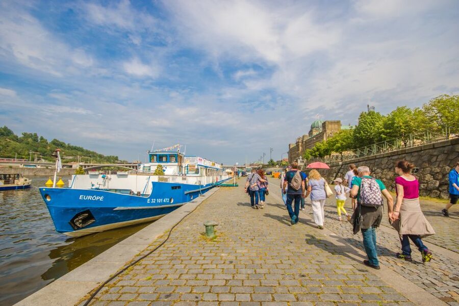 Prague: Guided Bus & Walking Tour with River Cruise & Lunch - Is $135 a fair price?