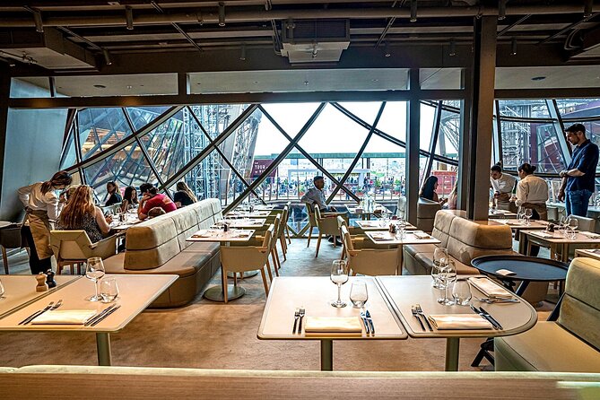 Private Tour, Luxury Eiffel Tower Lunch, Seine Cruise & Louvre - Three Paris icons in one half-day