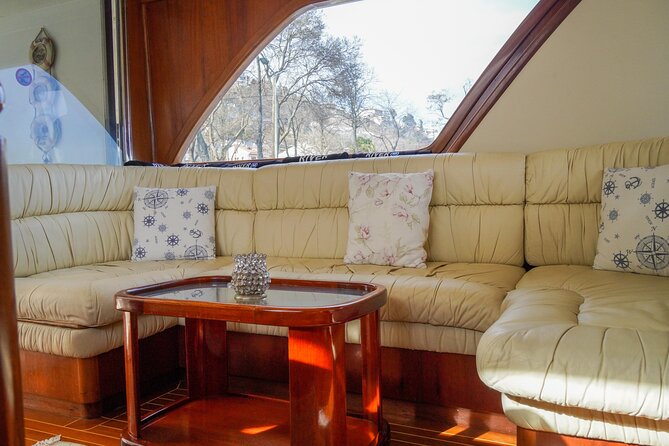Private Yacht Cruise on Bosphorus - Küçüksu Palace and Beylerbeyi Palace