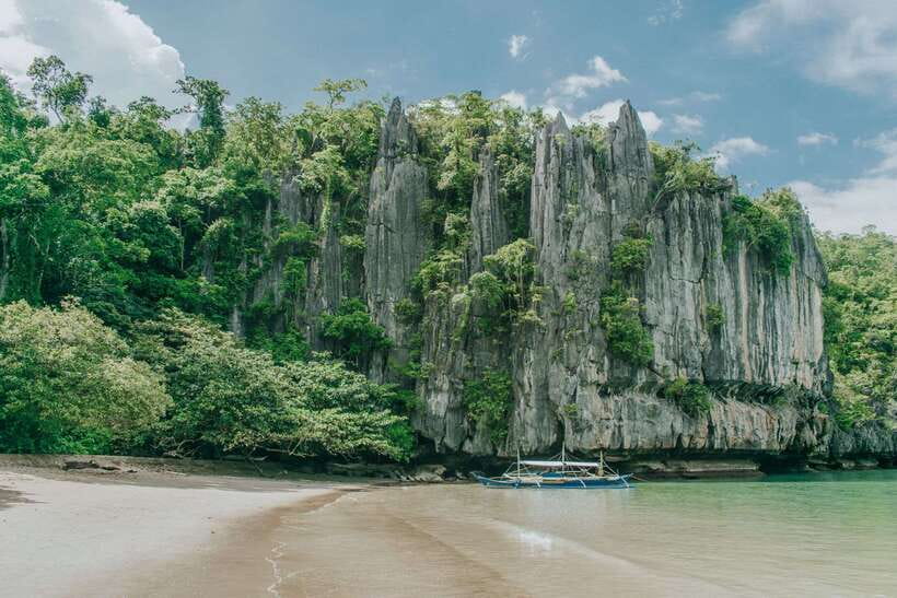Puerto Princesa: Underground River, Zipline, Paddleboat Tour - Reaching the Underground River by motorboat