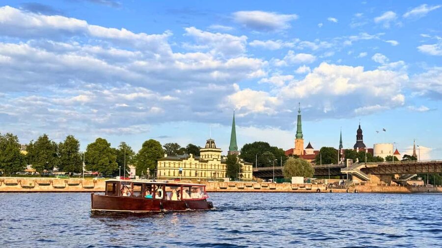 Riga: Canal Boat Tour with Welcome Drink & Audio Guide - Why this short boat ride works so well