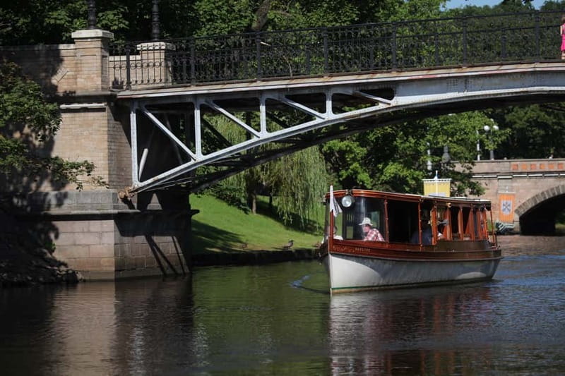 Riga: Canal & Daugava Cruise on a Historic Wooden Boat - Bastejkalna Park to the Freedom Monument and Opera