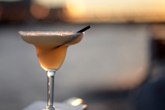 River Thames Evening Cruise with Sparkling wine and Canapés - Sunset, lights, and the return along the Thames