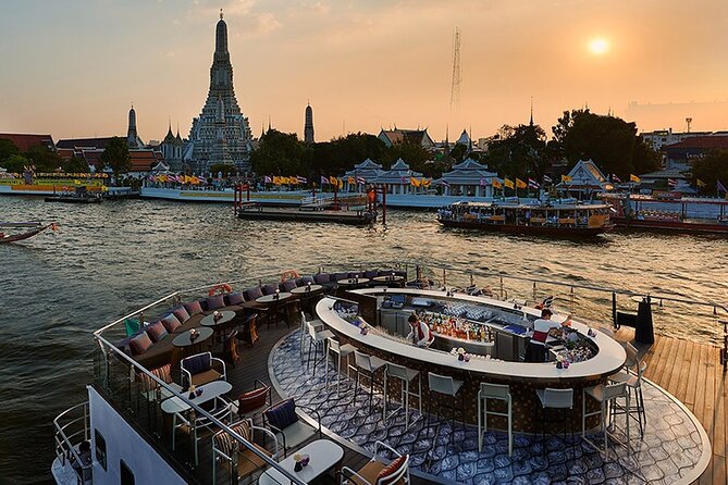 Saffron Luxury Dinner Cruise: A Journey on the River of Kings - The welcome drink and the four-course Thai dinner