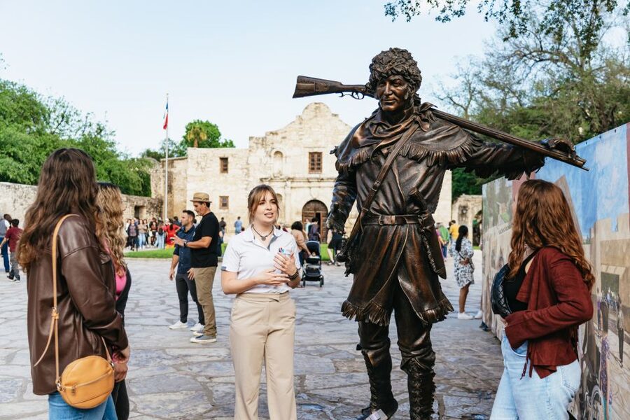 San Antonio: Premium Night Driving Tour with River Cruise - Alamo Plaza and La Villita after dark