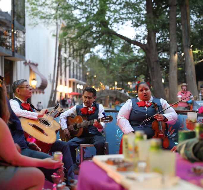 San Antonio: River Walk Cruise Ticket - The live narration is the heart of the experience