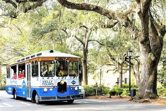 Savannah Land & Sea Combo: City Sightseeing Trolley Tour with Riverboat Cruise - River Street and the wait between tours