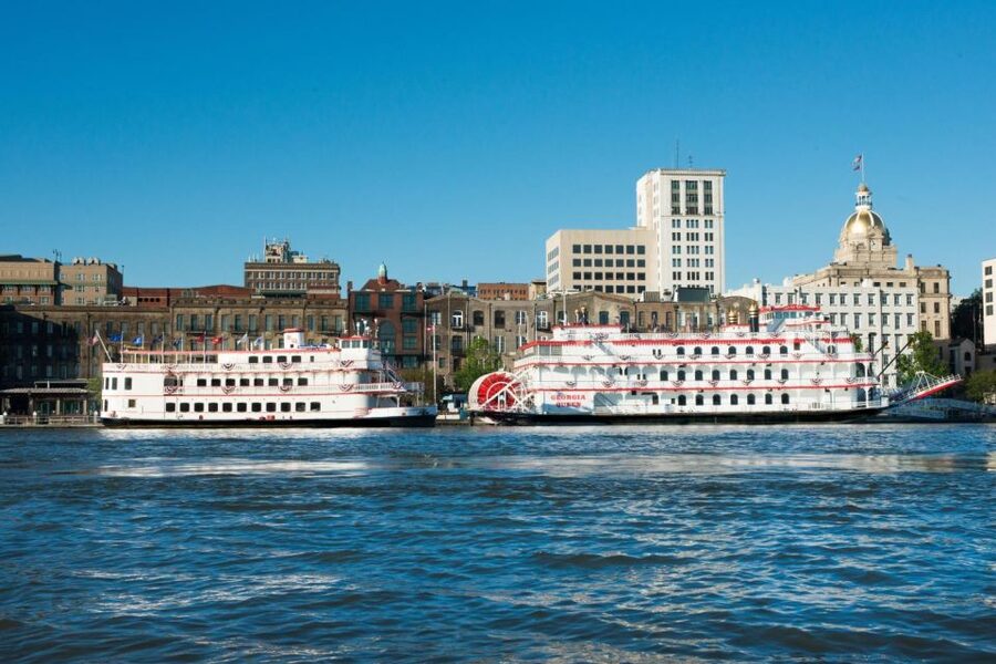 Savannah: Riverboat Cruise & City Tour Combo - The best photo opportunities on the water