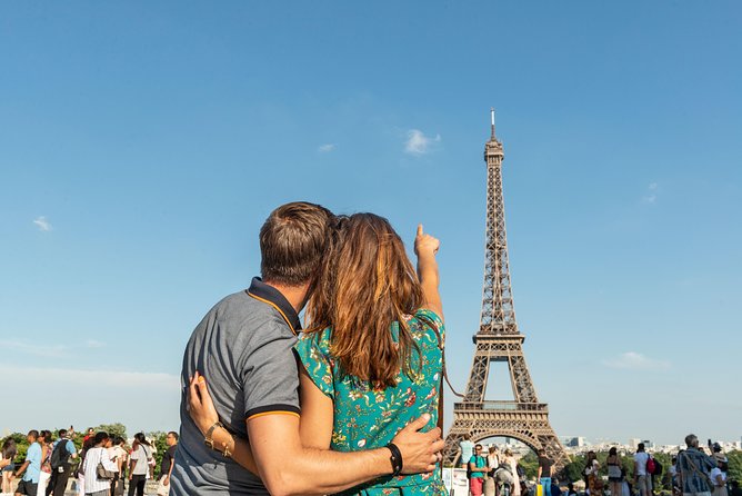 Seine Dinner Cruise, Eiffel Tower Access and Moulin Rouge Show - Dress carefully for the cabaret