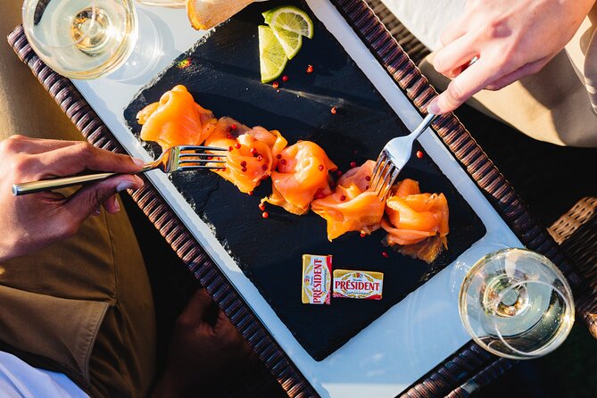 Seine River Dinner Cruise with Live Singer by VIP Yacht de Paris - The upper deck gives you the best Paris views