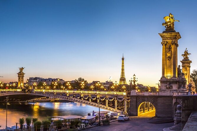 Seine River Dinner Cruise with Live Singer by VIP Yacht de Paris - Service can be warm, but communication needs work