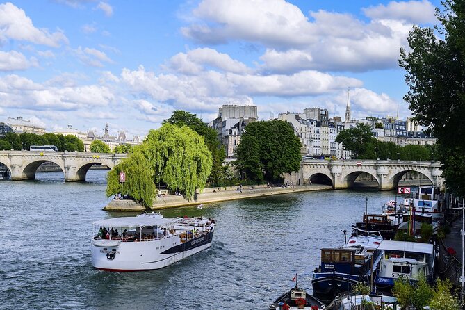 Seine River Guided Cruise by Vedettes de Paris - Pont Neuf, Notre-Dame, and Île de la Cité