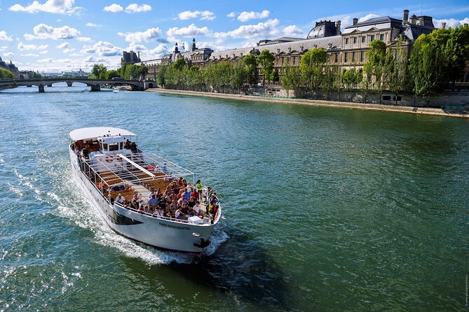 Seine River Guided Cruise by Vedettes de Paris - Île Saint-Louis, the Arab World Institute, and Hôtel de Ville